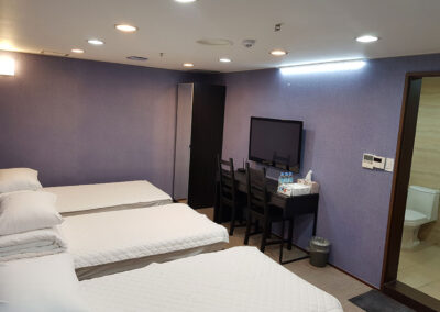 Large-Studio-Triple-no-window